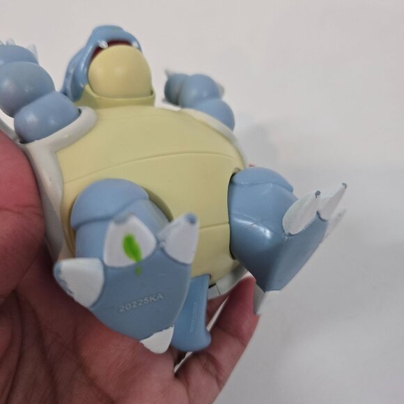 Pokemon Blastoise and Squirtle Figures Lot of 2 Wicked Cool Toys 2019 - Picture 11 of 12